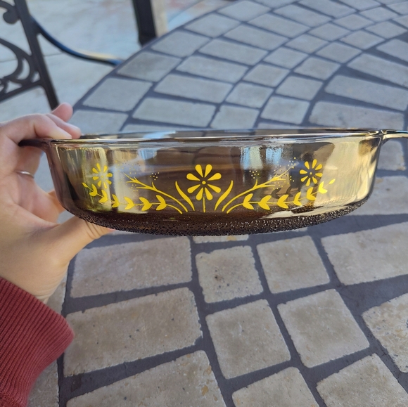 Vintage Glasbake Yellow Daisy Glass Smoked Amber Jeanette Cake / Casserole Dish - Picture 5 of 7